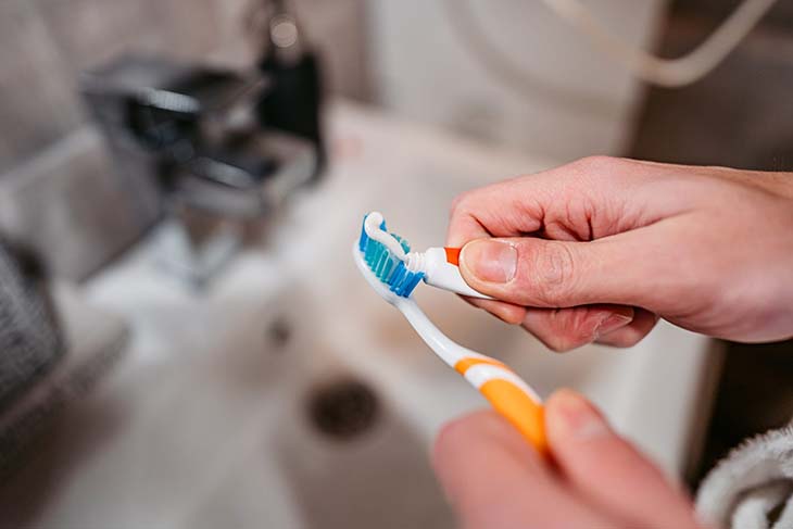 Dentifrice blanc Dentifricio bianco
